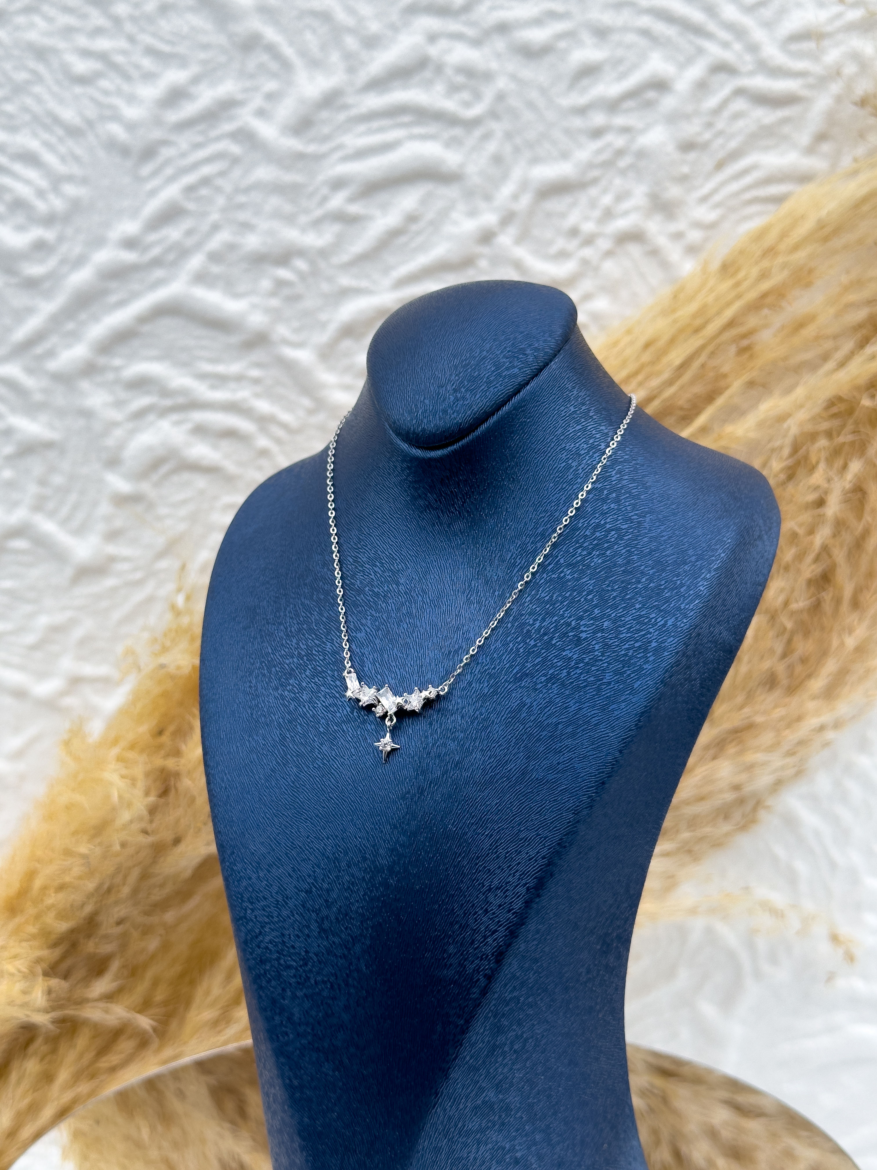 925 Ayar Gümüş Pırlanta Montür Yıldız Kolye – Zarif ve Işıltılı Kadın Takı